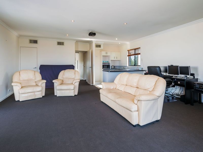 9 Dobell Avenue, Paradise Point QLD 4216