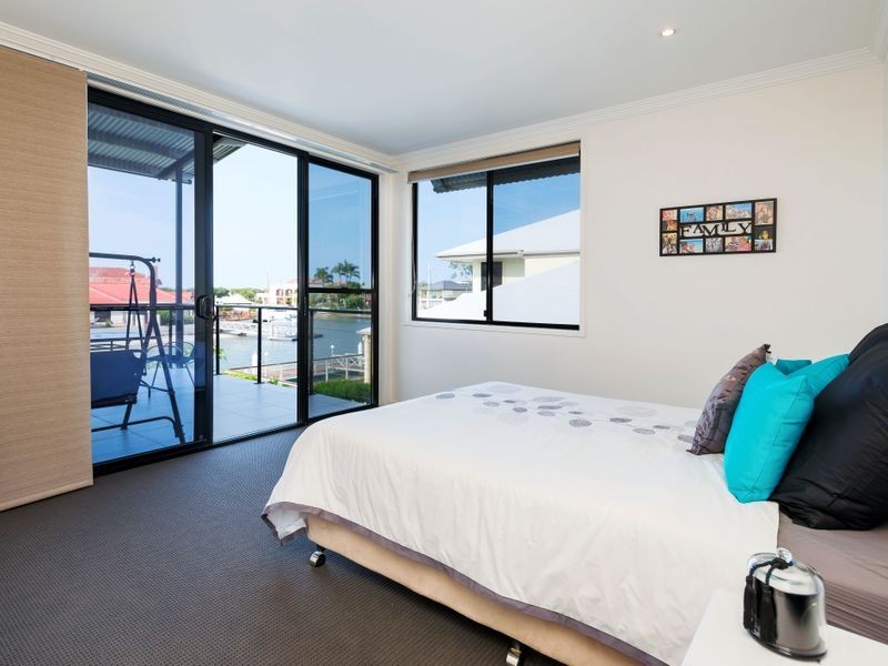 9 Dobell Avenue, Paradise Point QLD 4216