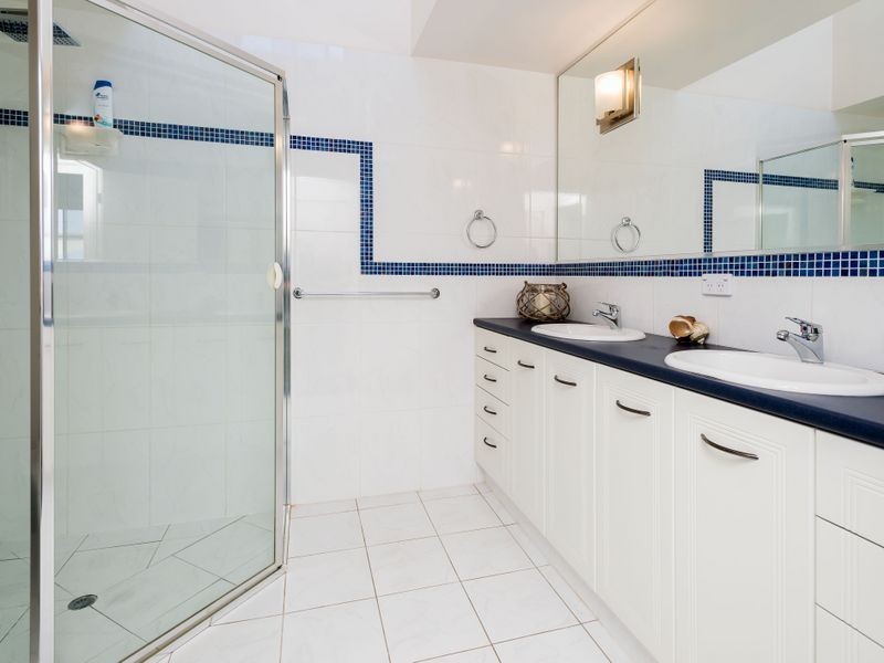 9 Dobell Avenue, Paradise Point QLD 4216