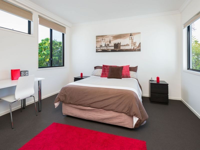 9 Dobell Avenue, Paradise Point QLD 4216