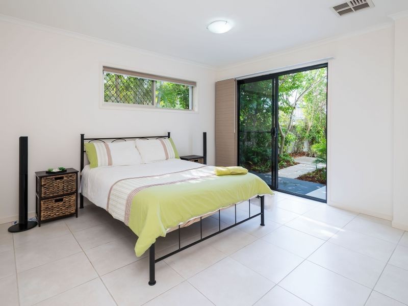 9 Dobell Avenue, Paradise Point QLD 4216