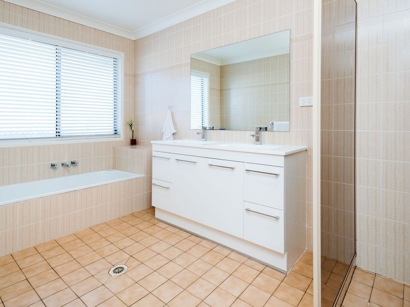38 Matthew Flinders Drive, Hollywell QLD 4216