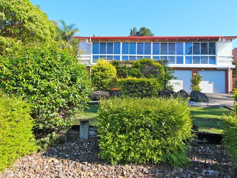 8 Camelot Crescent, Hollywell QLD 4216