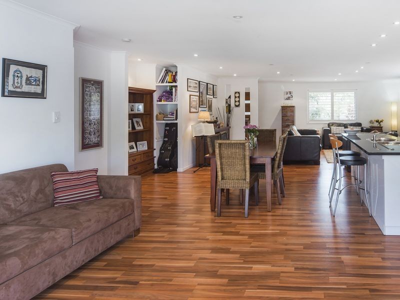 14 Jacaranda Avenue, Hollywell QLD 4216