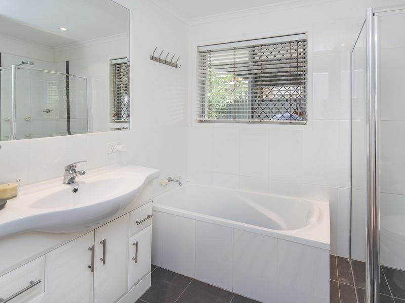 14 Jacaranda Avenue, Hollywell QLD 4216