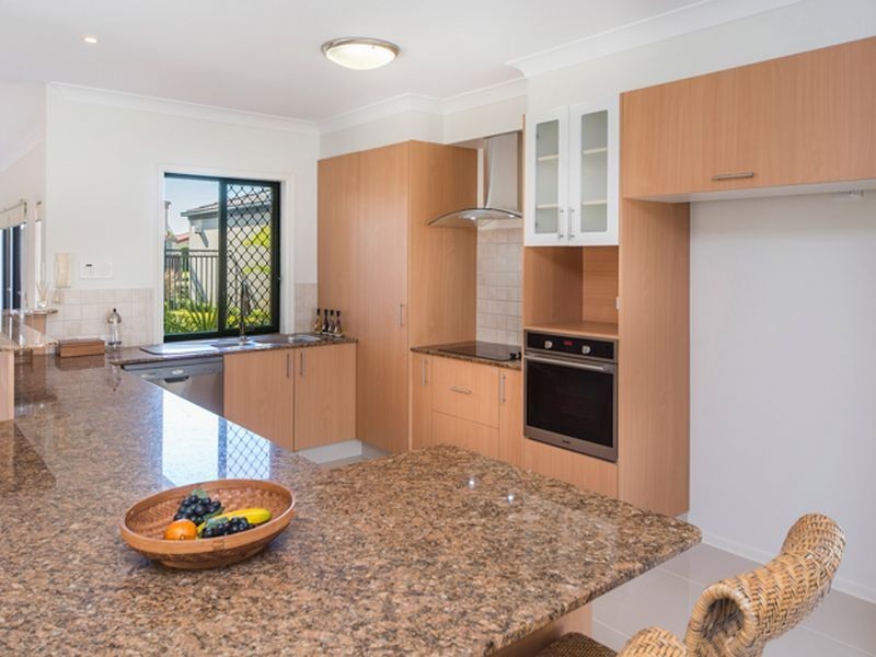 535 Oyster Cove Promenade, Helensvale QLD 4212