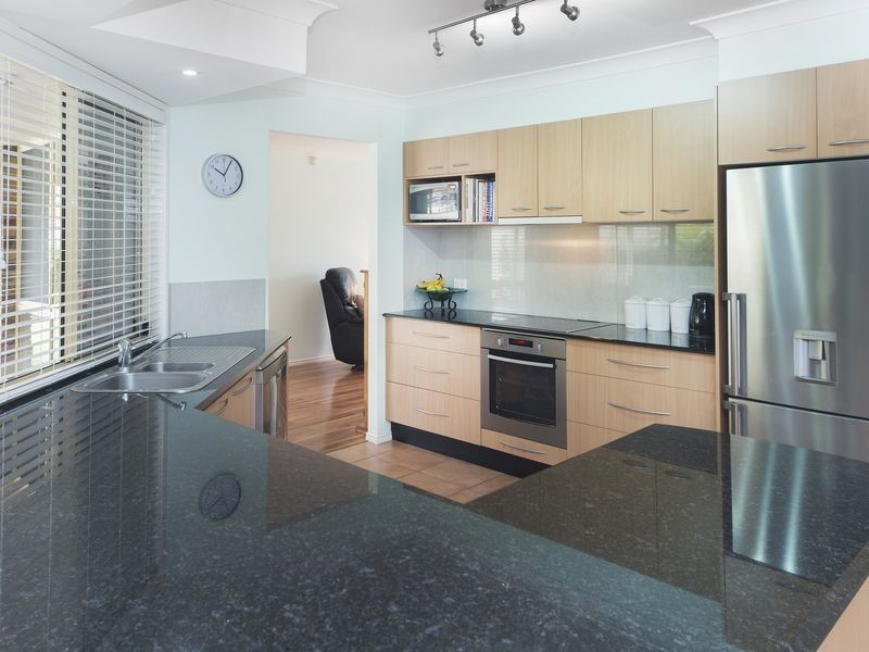 4 Torrens Court, Coombabah QLD 4216