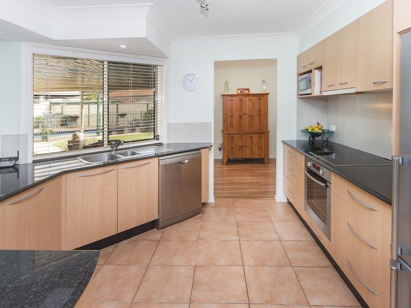 4 Torrens Court, Coombabah QLD 4216