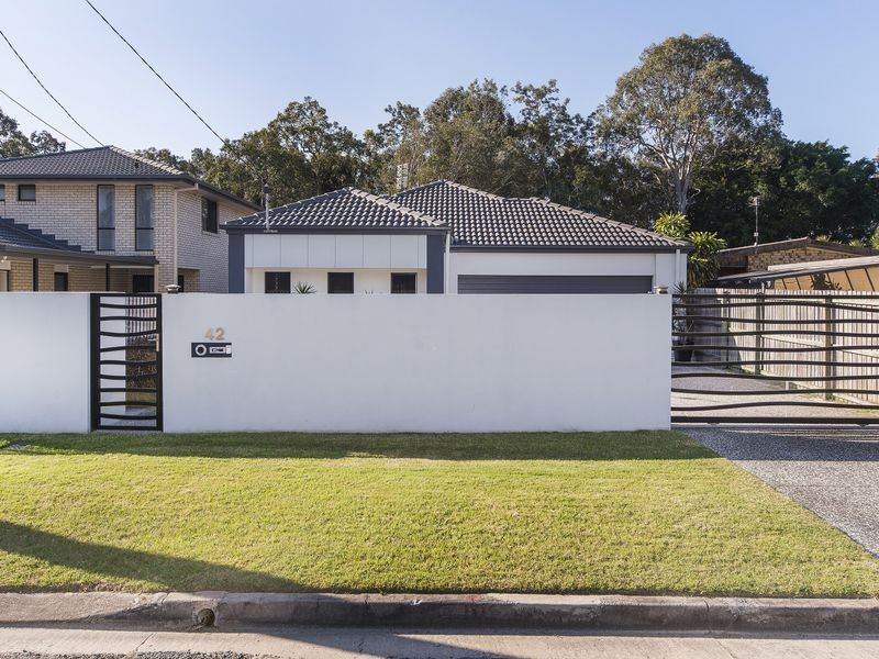 42 Turana Street, Coombabah QLD 4216