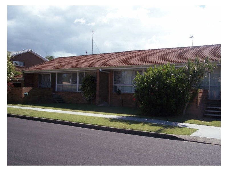 2/4 Rosalind Avenue, Paradise Point QLD 4216