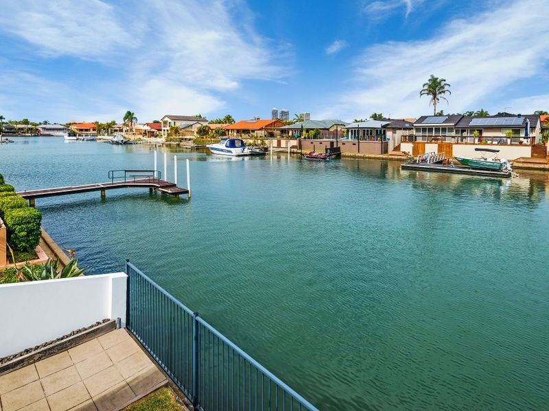 11 Smugglers Place, Runaway Bay QLD 4216