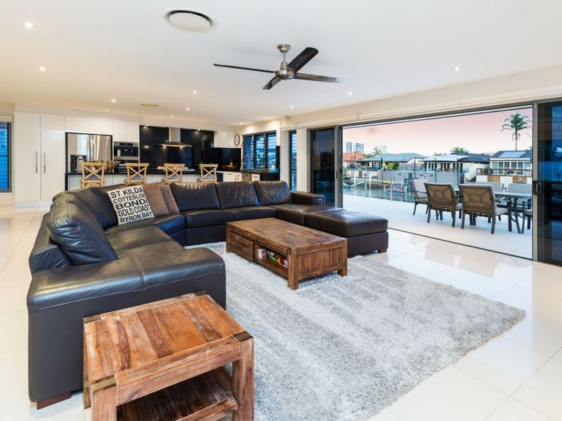 11 Smugglers Place, Runaway Bay QLD 4216