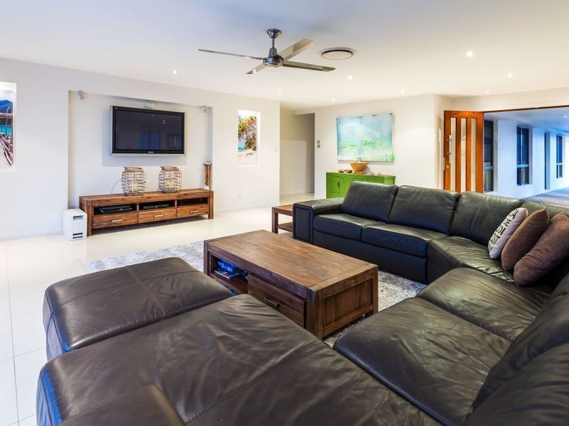 11 Smugglers Place, Runaway Bay QLD 4216