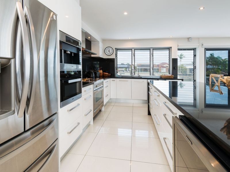 11 Smugglers Place, Runaway Bay QLD 4216