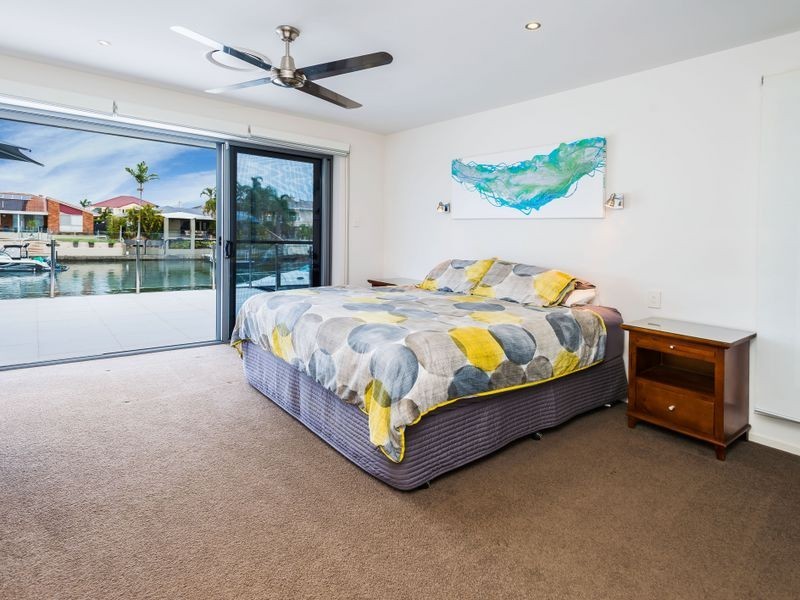 11 Smugglers Place, Runaway Bay QLD 4216