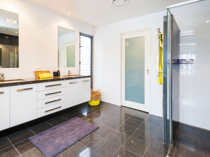 11 Smugglers Place, Runaway Bay QLD 4216