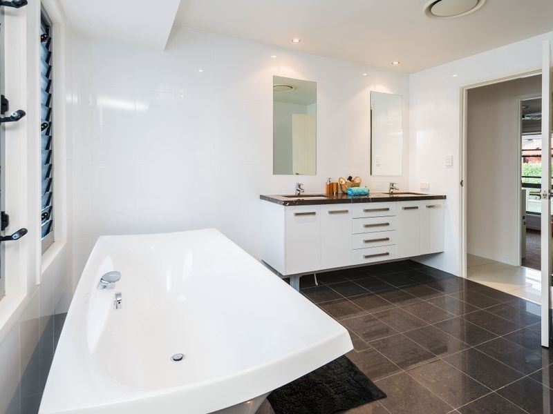 11 Smugglers Place, Runaway Bay QLD 4216