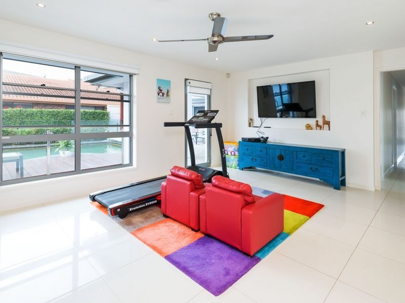 11 Smugglers Place, Runaway Bay QLD 4216
