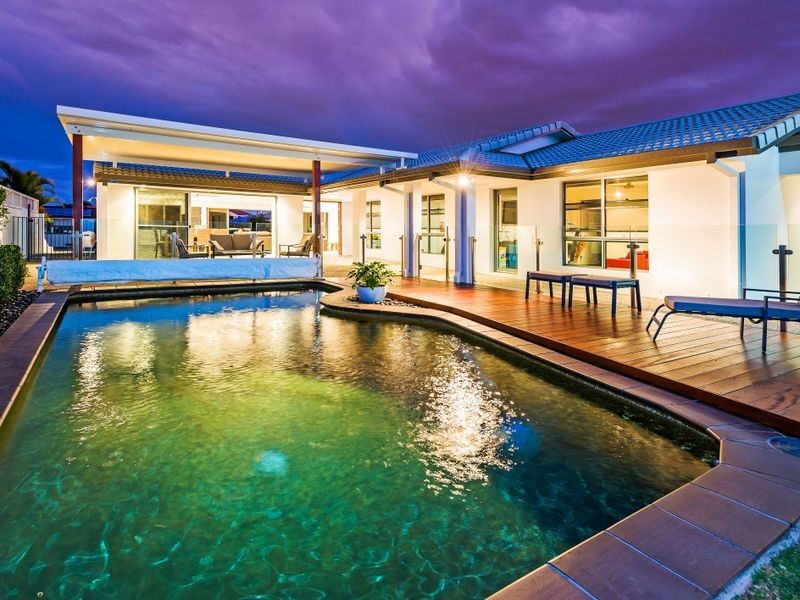 11 Smugglers Place, Runaway Bay QLD 4216