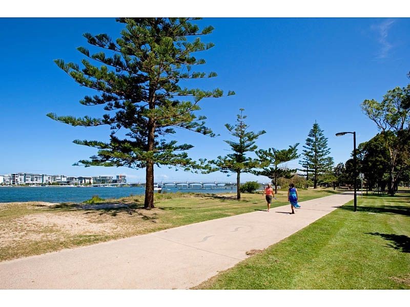 1/33 Donald Avenue, Paradise Point QLD 4216