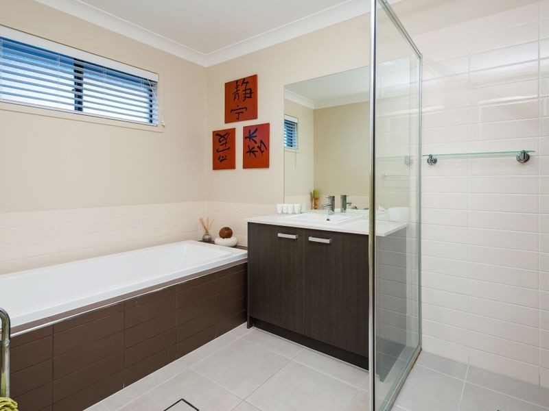 23 The Peninsula, Helensvale QLD 4212