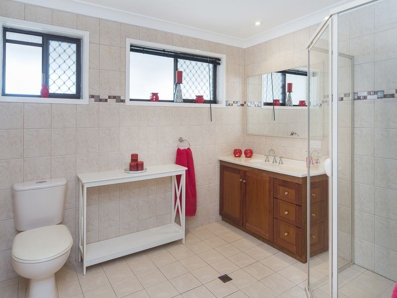 11 Matthew Flinders Drive, Hollywell QLD 4216