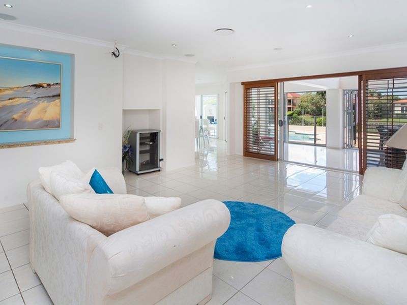 1103 Beechwood Drive, Hope Island QLD 4212