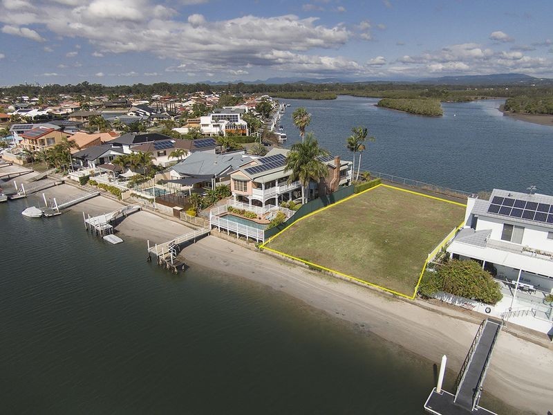 99 Tradewinds Avenue, Paradise Point QLD 4216