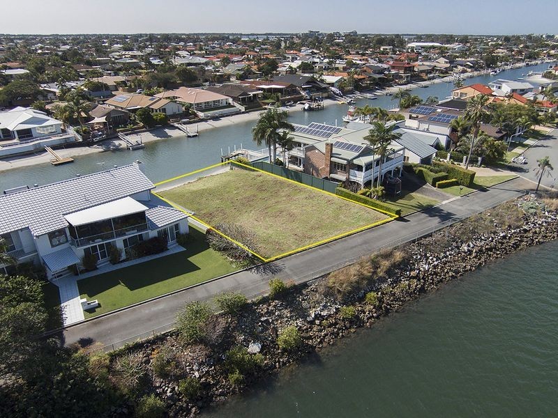 99 Tradewinds Avenue, Paradise Point QLD 4216