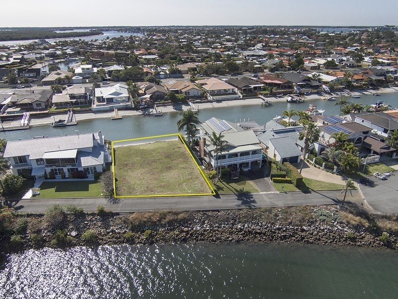 99 Tradewinds Avenue, Paradise Point QLD 4216