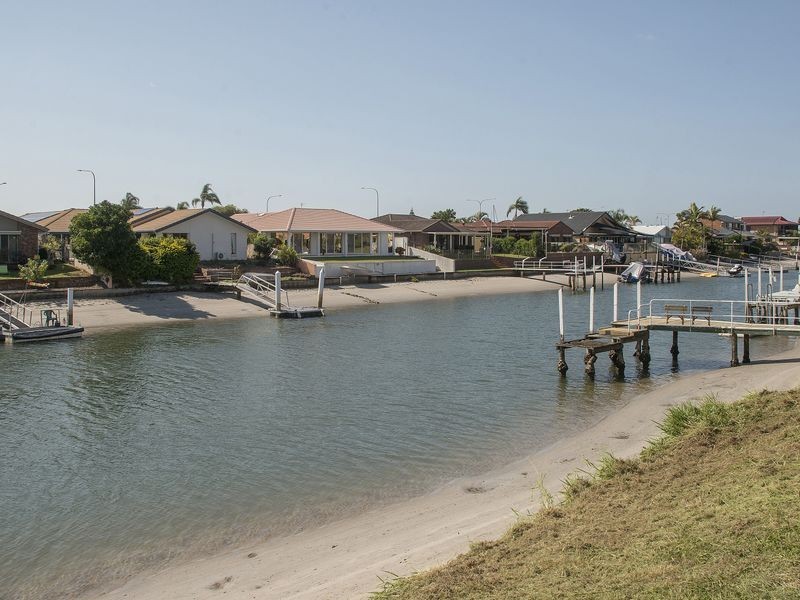 99 Tradewinds Avenue, Paradise Point QLD 4216