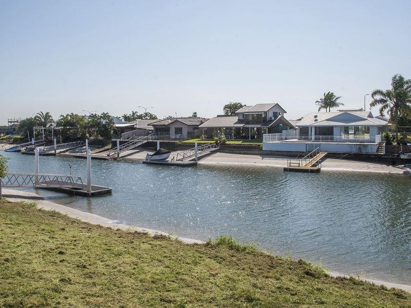 99 Tradewinds Avenue, Paradise Point QLD 4216