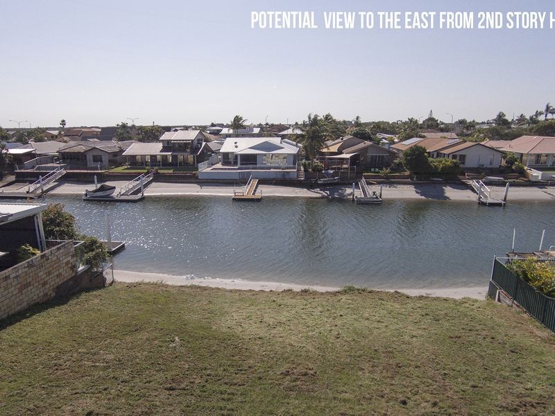 99 Tradewinds Avenue, Paradise Point QLD 4216