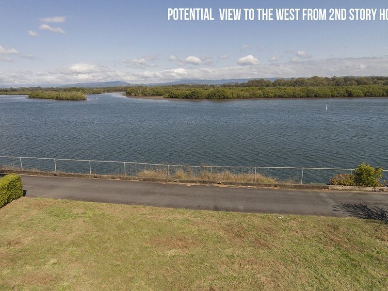 99 Tradewinds Avenue, Paradise Point QLD 4216