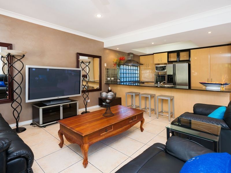 25 Ken Crescent, Helensvale QLD 4212