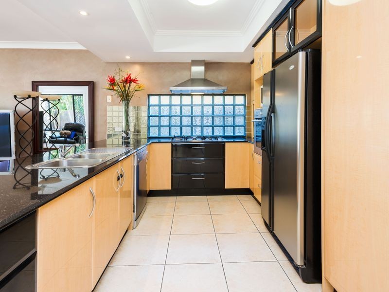 25 Ken Crescent, Helensvale QLD 4212