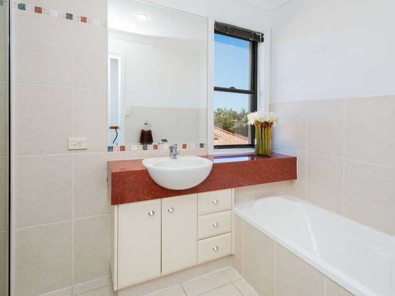 25 Ken Crescent, Helensvale QLD 4212