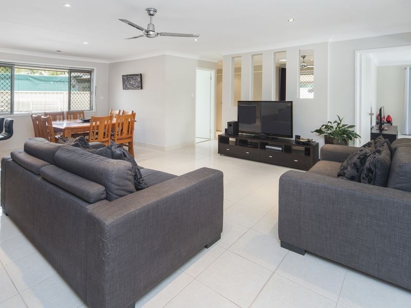 61 Poinsettia Avenue, Hollywell QLD 4216