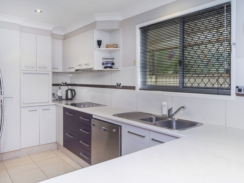 61 Poinsettia Avenue, Hollywell QLD 4216