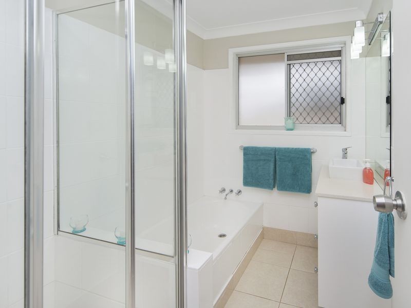 61 Poinsettia Avenue, Hollywell QLD 4216