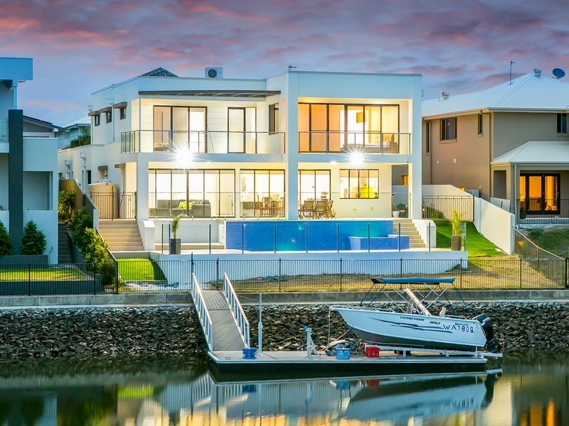26 Harbourvue Court, Helensvale QLD 4212
