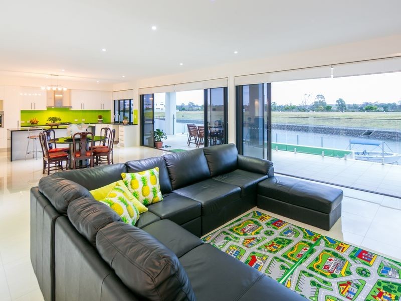 26 Harbourvue Court, Helensvale QLD 4212