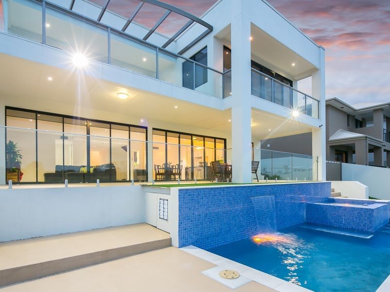 26 Harbourvue Court, Helensvale QLD 4212