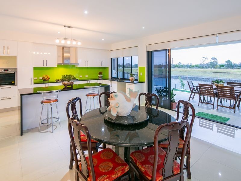 26 Harbourvue Court, Helensvale QLD 4212