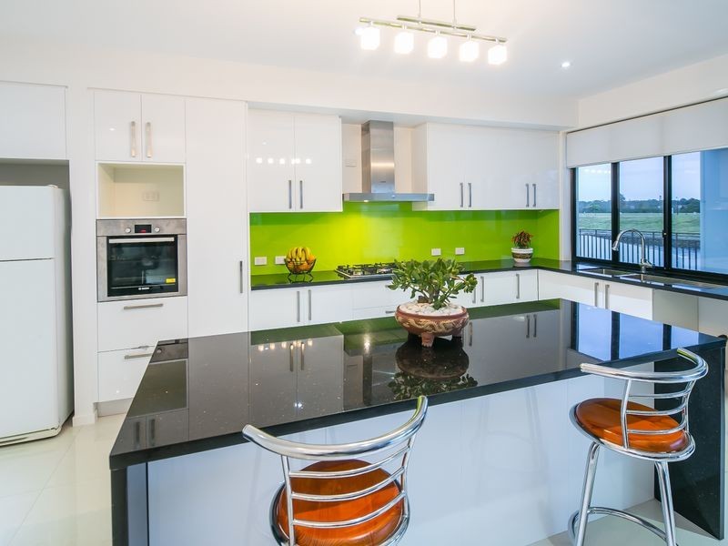 26 Harbourvue Court, Helensvale QLD 4212