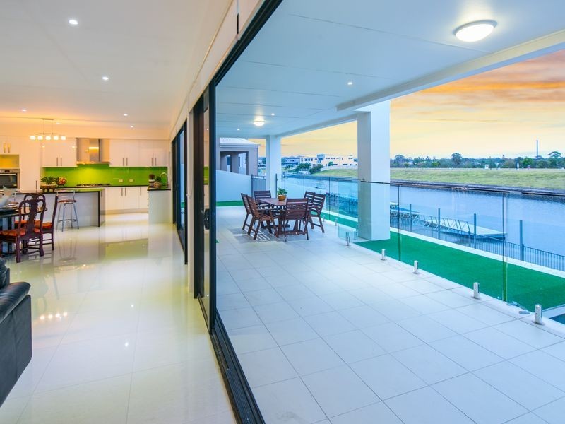 26 Harbourvue Court, Helensvale QLD 4212