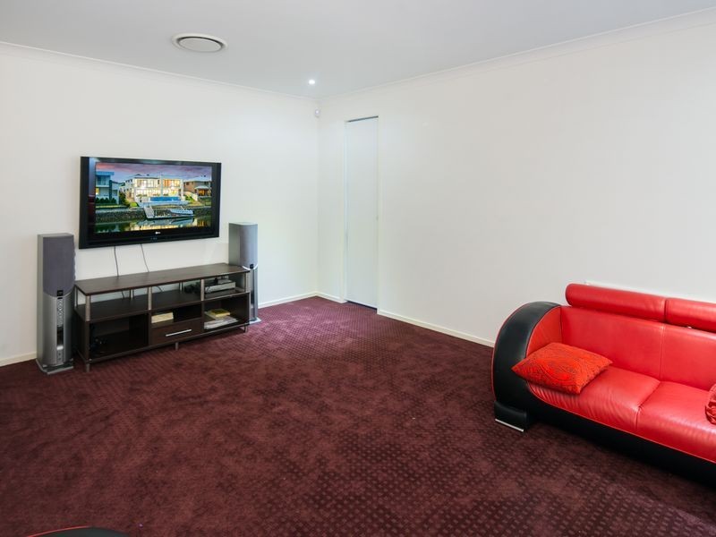 26 Harbourvue Court, Helensvale QLD 4212