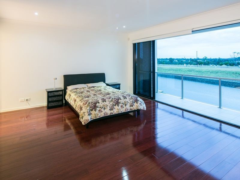26 Harbourvue Court, Helensvale QLD 4212