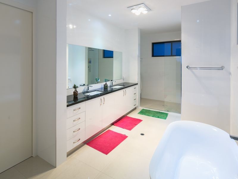 26 Harbourvue Court, Helensvale QLD 4212