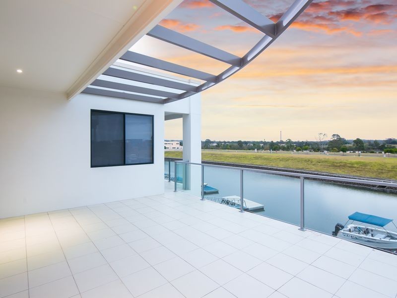 26 Harbourvue Court, Helensvale QLD 4212